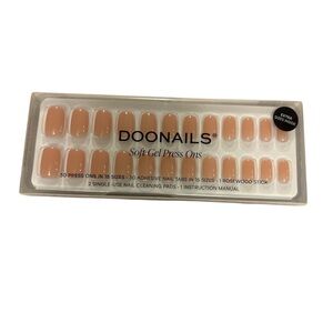 DOONAILS Soft Gel Press-On Nail Set Brand New! Color Latte Short Square